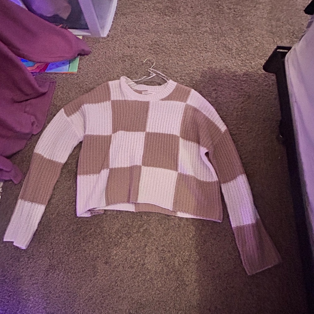 Moon and Madison checkered sweater size large